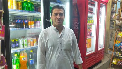 البقال الأمين.. شاب يعيد 52 ألف جنيه عثر عليها بالغربية: أخويا رباني على الحلال 