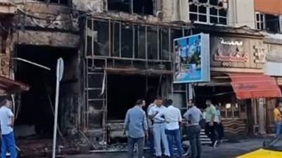 الحماية المدنية تسيطر على حريق بأحد المحال الشهيرة بالإسكندرية.. وأحد الجيران: بسبب ماس كهربائي| بث مباشر 