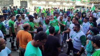 قبل مباراة نهائي الرابطة.. سقوط أحد مشجعي المصري مغشيًا عليه بسبب حرارة الجو| صور