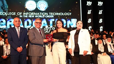  جامعة مصر للعلوم والتكنولوجيا تقيم حفلًا ضخما لتخرج دفعة جديدة من كلية تكنولوجيا المعلومات