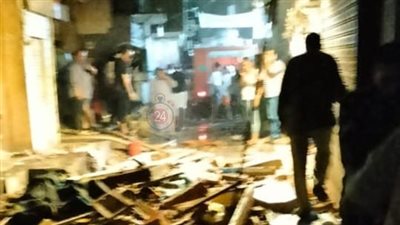 انهيار جزئي جراء اندلاع حريق بأحد العقارات بالوراق | صور