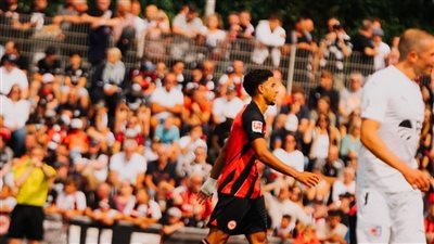 غياب مرموش عن تشكيل فرانكفورت الرسمي في مواجهة بوخوم بالدوري الألماني