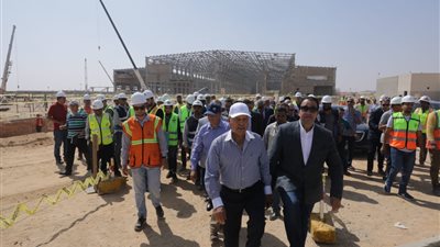 وزير النقل ووفد برلماني يتفقدون مشروع مونوريل غرب النيل