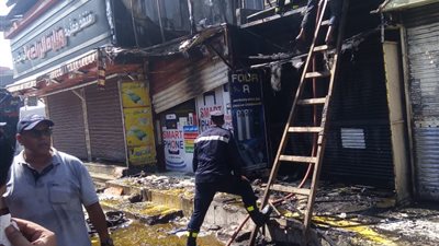 السيطرة على حريق 4 باكيات بشرق السكة الحديد بشبرا الخيمة| صور