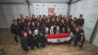 هندسة عين شمس تفوز بالمركز الأول في تصميم سيارات السباق الكهربائية بالمملكة المتحدة