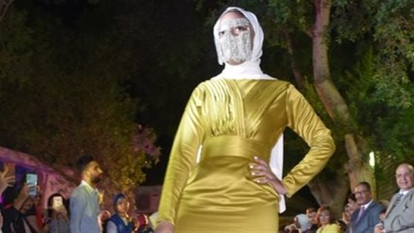 عروض أزياء بكلية