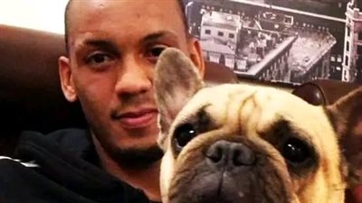 كيف يتصرف فابينيو في أزمة كلابه والانضمام إلى اتحاد جدة؟