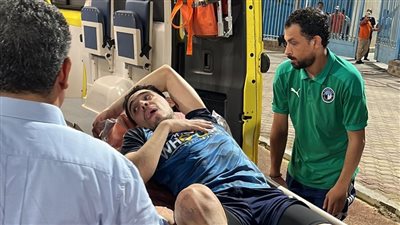 بعد الإصابة في لقاء الاهلي.. نقل محمد حمدي مدافع بيراميدز إلى المستشفى الجوي