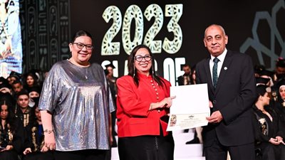 جامعة مصر للعلوم والتكنولوجيا تنظم حفلًا مبهرا لتخريج دفعة جديدة من كلية الآثار والإرشاد السياحي | صور 