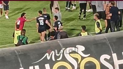 ضربه بالقلم.. حسين الشحات يعتدي على محمد الشيبي لاعب بيراميدز | صور