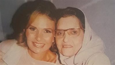 بعد 4 سنوات من رحيلها.. يسرا تتذكر والدتها: مفيش يوم بيعدي عليّ من غير ما تبقى في بالي