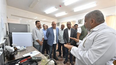 وزير الإسكان يطالب بتشديد الرقابة على المصانع للتأكد من مطابقة الصرف الصناعي للمواصفات القياسية