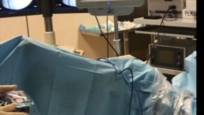  طبيب إيطالي يستخدم ذراع بلاي ستيشن في عملية إزالة حصوات الكلى | صور