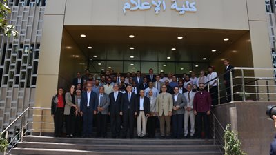 رئيس جامعة عين شمس يشهد افتتاح كلية الإعلام | صور 