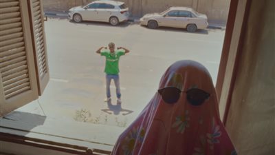 تيشيرت الاتحاد السكندري ورقصة التيك توك الشهيرة.. أبرز لقطات فيديو كليب عفروتو اسكت خالص