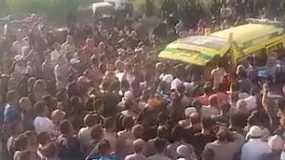 المئات يشاركون في تشييع جثمان مسن الدقهلية ضحية القتل على يد زوجة ابن شقيقه | بث مباشر 