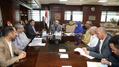 محافظ بني سويف يناقش شكاوى أهالي قرية السعادنة بشأن ضعف مياه الشرب 