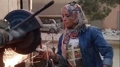 شغالة فيها من 10 سنين.. أم حنان أشهر حدادة بالهرم: بصرف على ولادي وولاد إخواتي |بث مباشر 