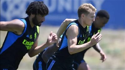 النني يشارك في مران أرسنال الجماعي قبل مواجهة برشلونة الودية 