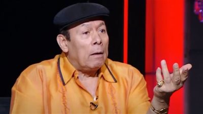 أحمد ماهر باكيًا في عزاء عثمان محمد علي: أنا بعزي نفسي.. الراحل اتولد على يده نجوم كبار