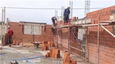 الحقونا هيوقعوا علينا البيت.. الداخلية تستجيب لاستغاثة سكان عقار بالنزهة من بناء مخالف