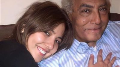 مي كساب في أول تعليق لها بعد وفاة والدها: ادعولي أرضى بقضاء الله