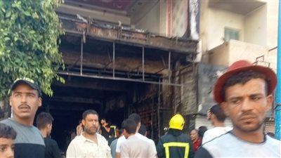 الدفع بـ 5 سيارات إطفاء للسيطرة على حريق مول شهير بمطروح