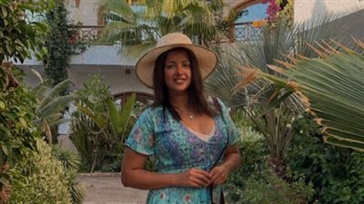 منى فاروق عن اعتزالها: أبوس إيديكم عاوزة أشتغل.. مش عارفة أدفع إيجار بيتي 