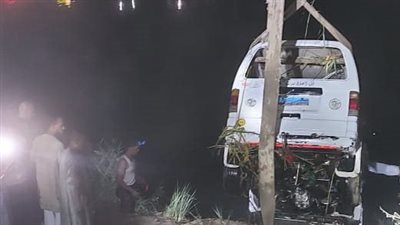 أسفر عن مصرع 5 أطفال.. الصور الأولى لحادث تصادم سيارة وسقوطها داخل ترعة بسوهاج