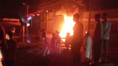 حريق هائل في مخزن للبطاريات وإطارات السيارات بالشرقية