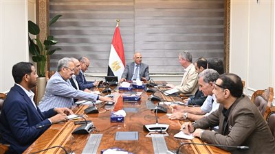 الري تبحث إجراءات تطوير المنشآت المائية وأنظمة التحكم والقياس 