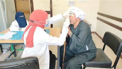 توقيع الكشف الطبي على 1455 حالة خلال قافلة علاجية بأبو قرقاص في المنيا