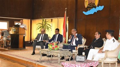 محافظ الفيوم يشدد على مراجعة خطط تخفيف أحمال التيار الكهربائي لتحقيق العدالة بين جميع المناطق