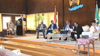 محافظ الفيوم يترأس اجتماع المجلس التنفيذي للمحافظة
