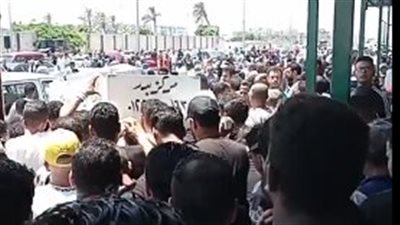 الفرح تحول لمأتم.. تشييع جثمان شاب توفي أثناء حفل خطبته ببورسعيد| بث مباشر 