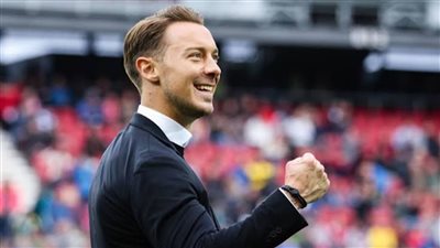 سالزبروج النمساوي يُعلن إقالة مدربه بسبب الأهلي السعودي 