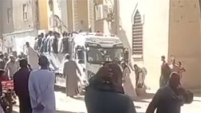 بعد أسبوعين من تخرجه.. تشييع جنازة شاب توفي بأزمة قلبية مفاجئة في قنا | بث مباشر