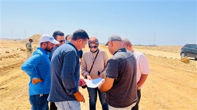 وزير الإسكان يتابع معدلات تنفيذ المشروعات الجارية بالمرحلة العاجلة بمدينة السويس الجديدة