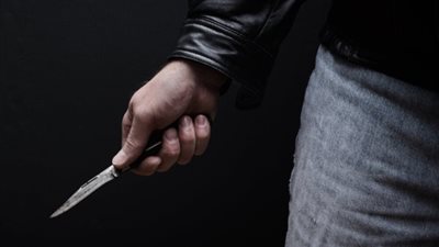 بسبب خلافات أسرية.. زوج يطعن طليقته أمام أبنائها داخل نادي رياضي بالغربية | بث مباشر