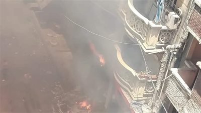 دون إصابات.. محاولات للسيطرة على حريق بسوبر ماركت شهير في محرم بك بالإسكندرية