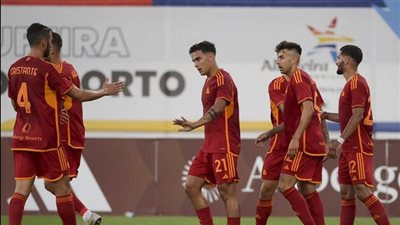 روما يضرب إستريلا دا أمادورا برباعية وديا