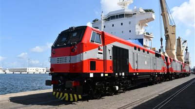 النقل: وصول 20 جرارا جديدا إلى ميناء الإسكندرية ضمن خطة التدعيم بالسكة الحديد