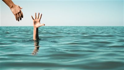 مصرع 3 طلاب غرقًا في بحر العجمي بالإسكندرية | بث مباشر