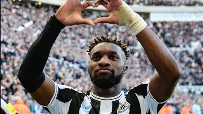 رسميًا.. نيوكاسل يعلن رحيل نجمه إلى أهلي جدة