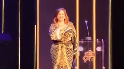 إلهام شاهين: عادل إمام عنوان البهجة والضحكة من القلب