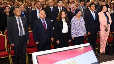 وزير المالية لـ المصريين بالخارج: لو قِدت صوابعي العشرة شمع هتقولوا مش كفاية