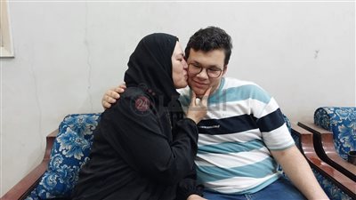 الأول على محافظة سوهاج بالثانوية العامة لـ القاهرة 24: عايز أكون طبيب الغلابة