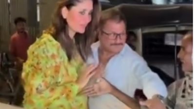 تصرف غريب.. كارينا كابور ترفض السلام بـ اليد من سيدة فقيرة