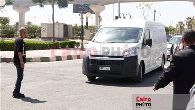 وصول جثمان عبدالله نجل حسن يوسف إلى مسجد الشرطة استعدادًا لصلاة الجنازة│صور