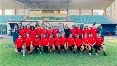 دينا الرفاعي تستقبل سفيرة نيوزيلندا في معسكر منتخب مصر للكرة النسائية | صور